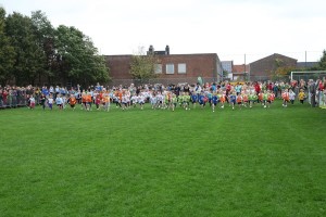 Gestart. Je kan me zien helemaal rechts in beeld.